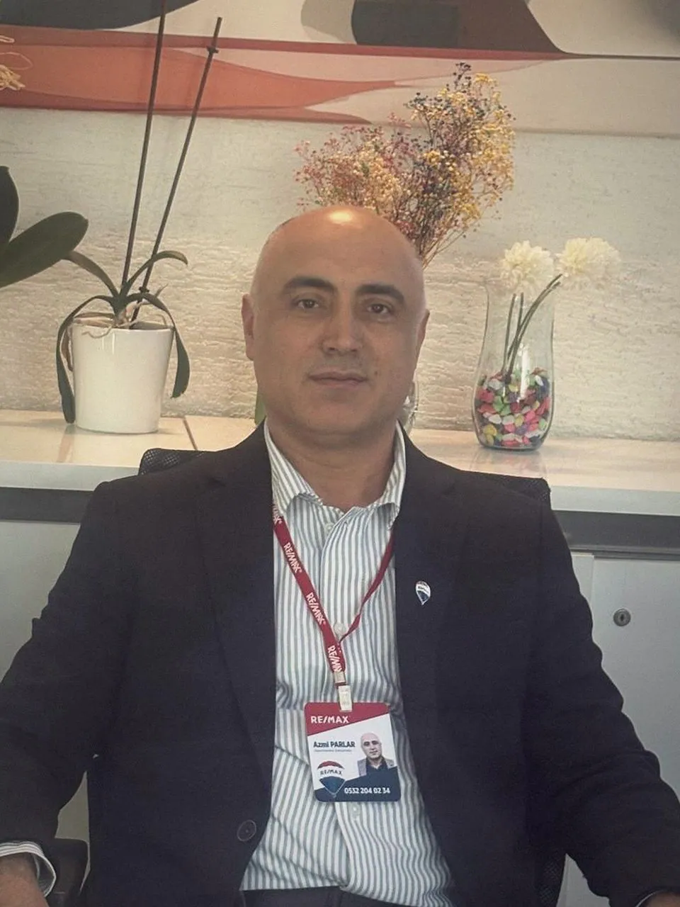 Azmi Parlar ofiste